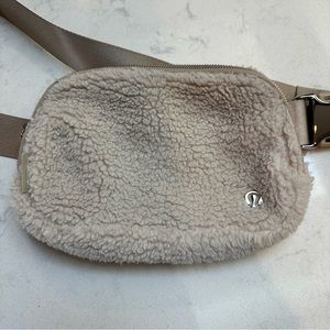 Lululemon Everywhere Belt Bag